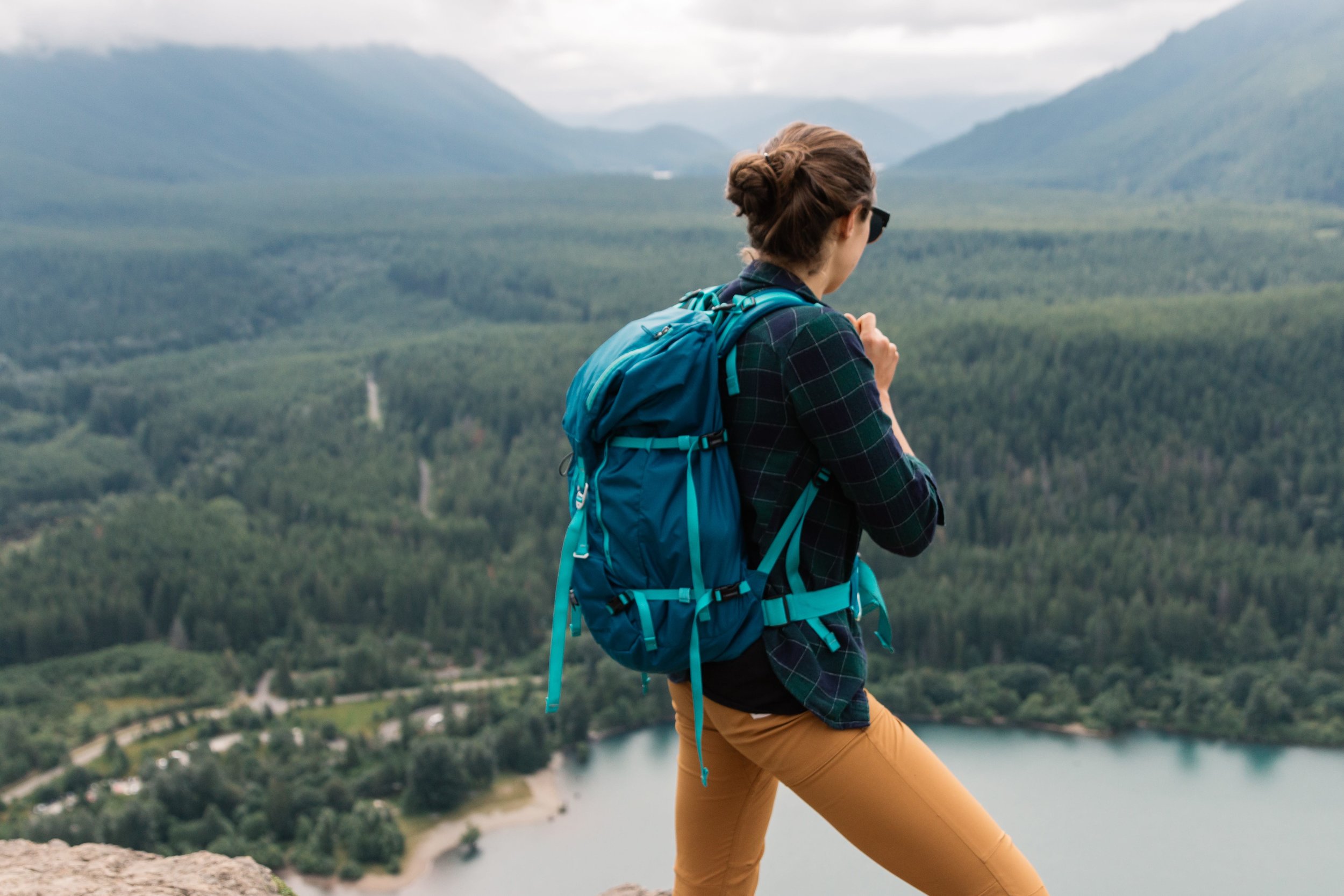 How To Stay Hydrated When Hiking - Active Lifestyle Woman